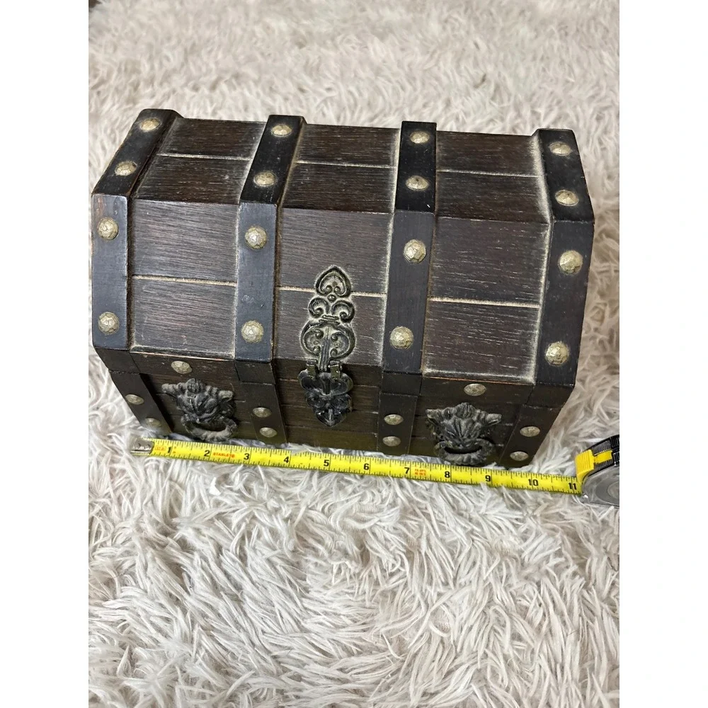 Vintage‎ Wooden Treasure Chest Jewelry Box Lion Head Hardware Red Velvet Lining